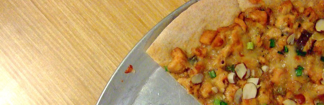 Spicy garlic chicken pizza