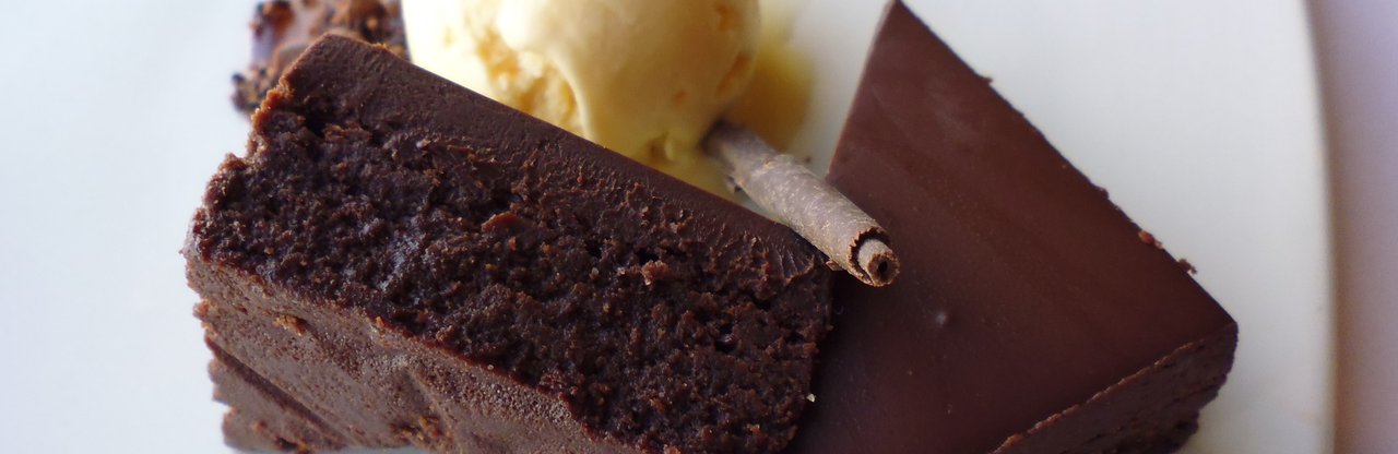 Flourless chocolate cake